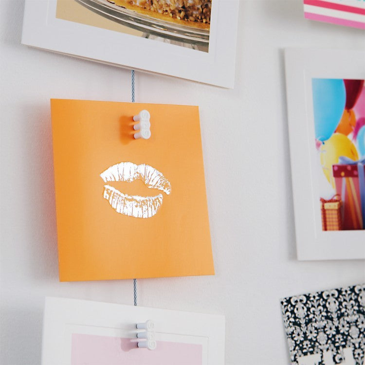STAS white magnet set for flexible wall hanging.